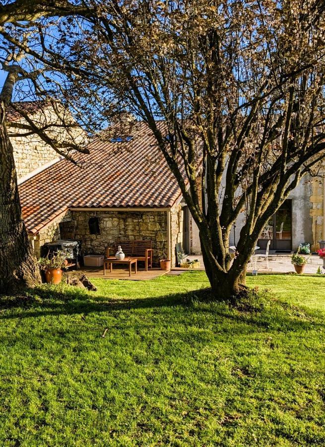 Gite De La Petite Vallee Saint-Savinien Bagian luar foto